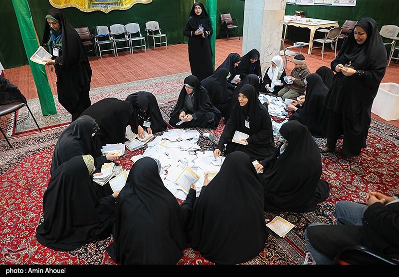 شمارش آرا انتخابات در شعب اخذ رأی تهران- عکس خبری تسنیم