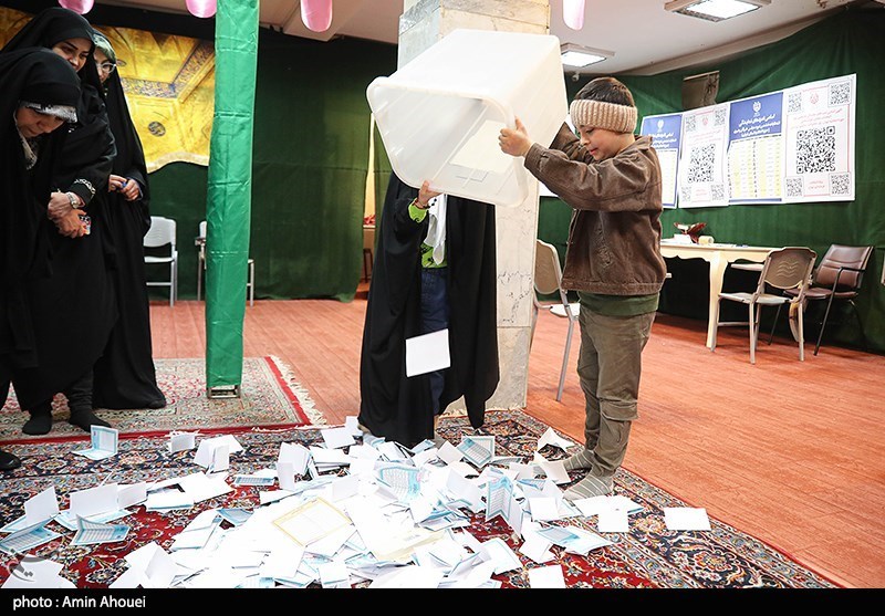 شمارش آرا انتخابات در شعب اخذ رأی تهران- عکس خبری تسنیم