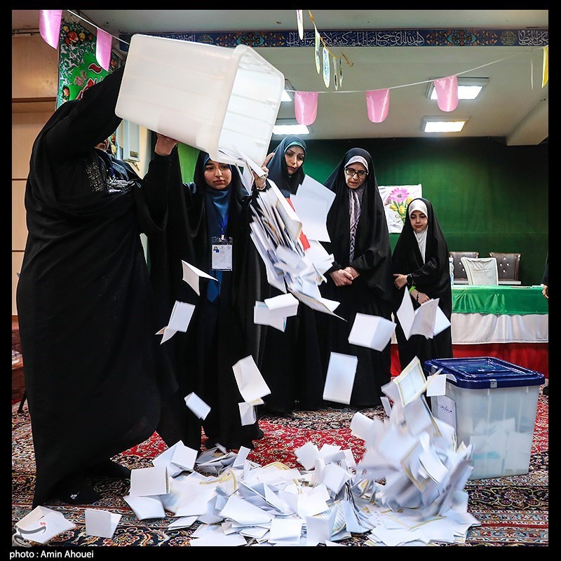 شمارش آرا انتخابات در شعب اخذ رأی تهران- عکس خبری تسنیم