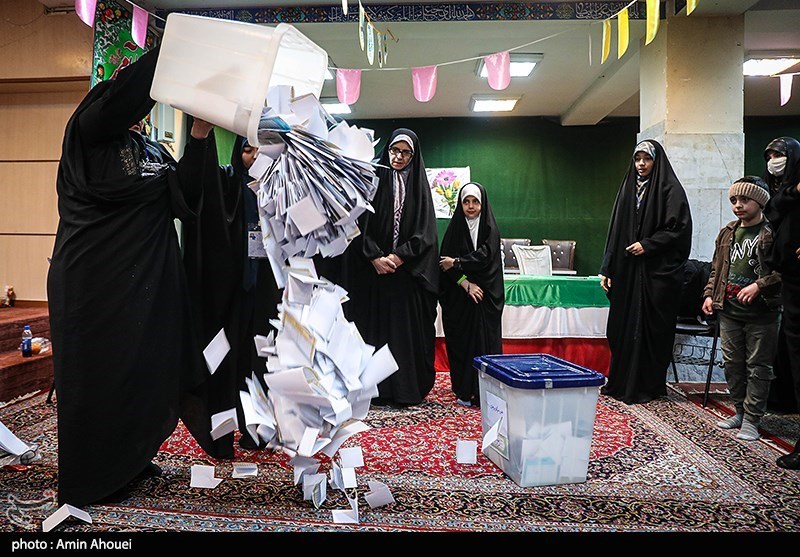 شمارش آرا انتخابات در شعب اخذ رأی تهران- عکس خبری تسنیم