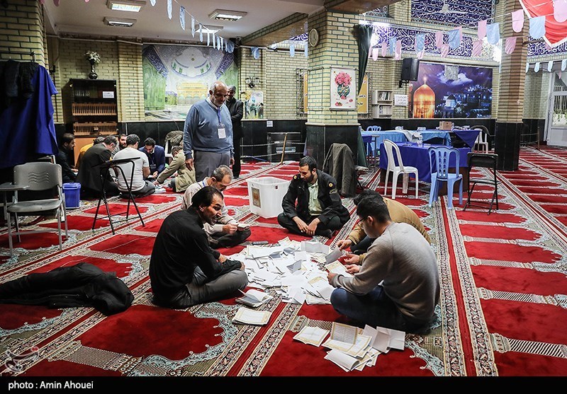 شمارش آرا انتخابات در شعب اخذ رأی تهران- عکس خبری تسنیم