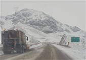 اجرای 27 هزار کیلومتر برف‌روبی در خراسان جنوبی/ سرنشینان 700 خودروی گرفتار در برف امدادرسانی شدند