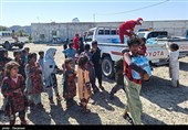توزیع اقلام امدادی بین سیل زدگان سیستان و بلوچستان