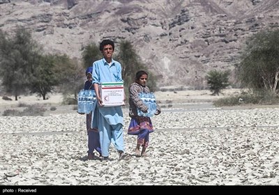 توزیع اقلام امدادی بین سیل زدگان سیستان و بلوچستان