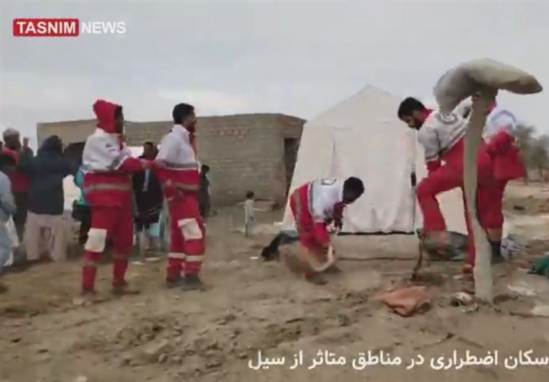 ‌برپایى چادر‌هاى اسکان موقت در مناطق سیل‌زده بلوچستان + فیلم