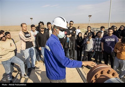 اردوی راهیان پیشرفت دانشجويان دانشگاه صنعتي امير كبير، با هدف آشنایی نخبگان دانشگاهی با توانمندی ها و پیشرفت های پروژه های ملی توسعه میادین آزادگان ، يادآوران و یاران در شرکت مهندسی و توسعه نفت برگزار گردید.این بازدید علمی که با پیگیری واحد پژوهش و توسعه ، پایگاه بسیج شهدای مرصاد و همکاری طرح های توسعه میادین برگزار شد دانشجویان پیشرفت های فنی مهندسی و فناورانه میادین غرب کارون مشاهده و با فرایندهای توسعه میادین از جمله حفاری چاه های نفتی،تاسیسات سطح الارضی،خطوط انتقال،فرآیند های بهره برداری از میادین و غیره آشنا شدند