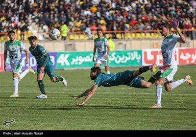 دیدار تیم های فوتبال شمس آذر قزوین و آلومینیوم اراک