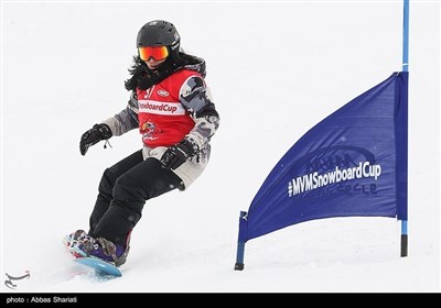 Соревнования по лыжам и сноуборду на горнолыжном курорте Дизин в Иране