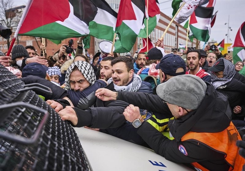 Hollanda Polisinden Filistin&apos;i Destekleyen Öğrencilere Saldırı