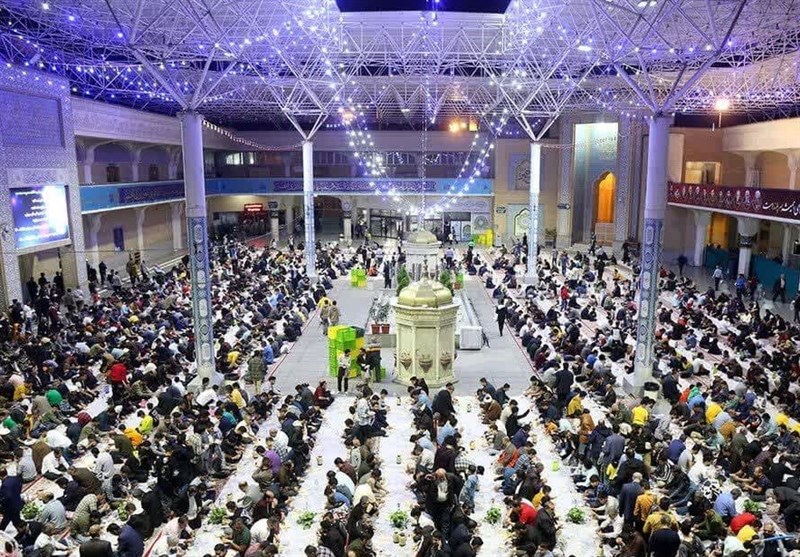 توزیع روزانه 15 هزار افطاری در سفره کریمانه حرم حضرت معصومه(س)