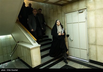 فاطمه تنهایی به همراه معاونین خود برای تصویب بودجه سال 1403 در شورای شهر تهران حضور یافته اند.