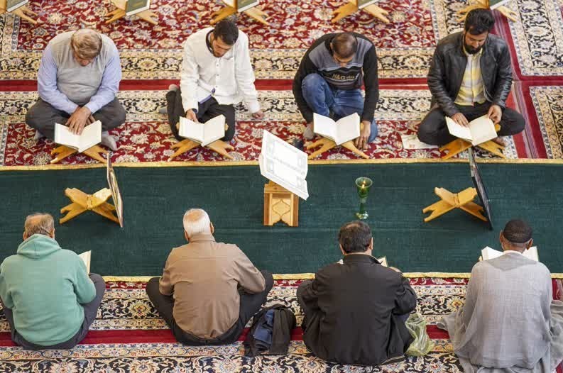 آغاز محفل جزءخوانی قرآن ماه رمضان در حرم حضرت شاهچراغ (ع) + تصاویر