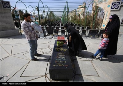 زیارت اهل قبور در پنجشنبه آخر سال در همدان 