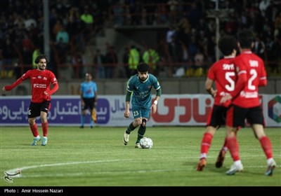 دیدار تیم‌های فوتبال تراکتور و شمس آذر قزوین