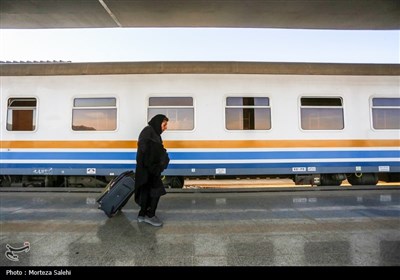 مسافران نوروزی در راه آهن اصفهان