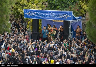 مراسم تحویل سال 1403 در جوار آرامگاه حافظ شیرازی- عکس استانه ...