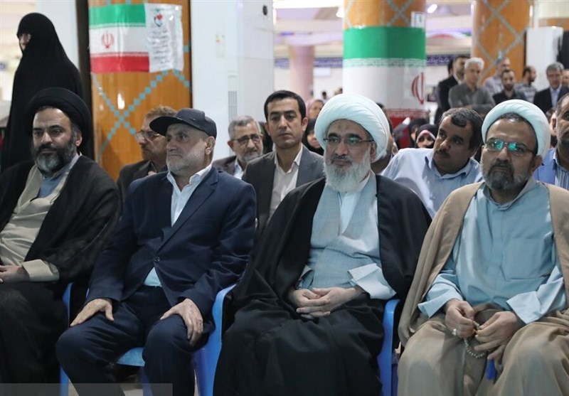 بوشهری‌ها تحویل سال مهمان شهدا بودند +تصویر