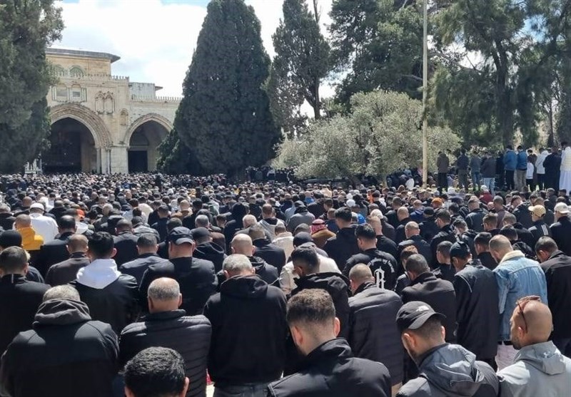 حضور 120 هزار نمازگزار در مسجد الاقصی