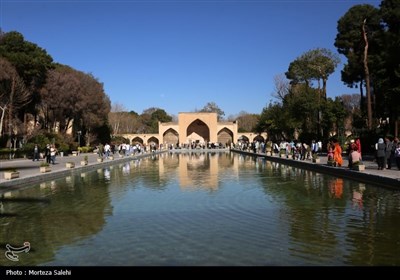 مسافران نوروزی در عمارت چهل ستون - اصفهان