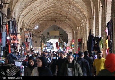 مهمانان نوروزی در میدان گنجعلیخان کرمان