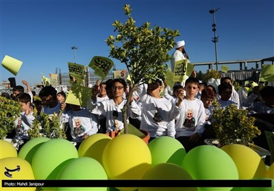 جمع 20 هزار نفری روزه اولی ها در اصفهان
