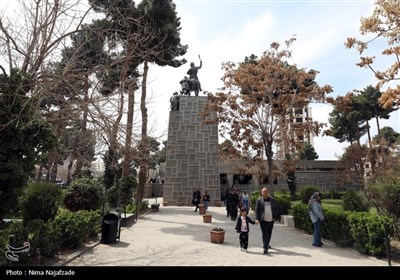 مسافران نوروزی در باغ نادری - مشهد