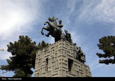 مسافران نوروزی در باغ نادری - مشهد