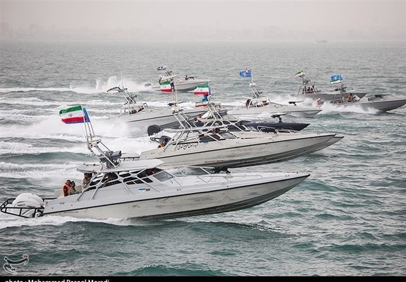 Военно-морской парад 3 тысяч катер фронта сопротивления в день Кудс в Иране