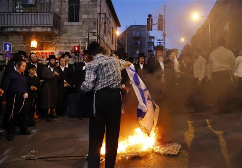 בעוד אלפי מפגינים נוכחים בירושלים, נתניהו נרדם