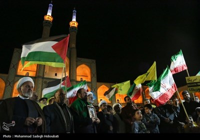 تجمع مردم یزد در محکومیت ترور سرداران و افسران ایرانی