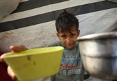 تصویر دردناک یک کودک دیگر در غزه که از گرسنگی جان باخت