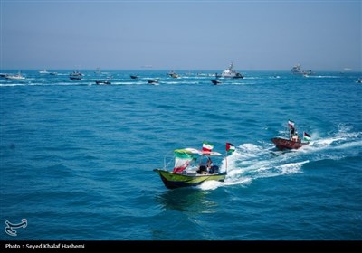 رژه هزاران شناور مردمی در خلیج فارس