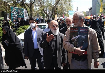 مهدی چمران در راهپیمایی روز قدس و تشییع پیکر شهدای حمله رژیم صهیونیستی
