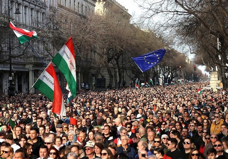 اعتراضات هزاران نفر در مجارستان علیه دولت اوربان