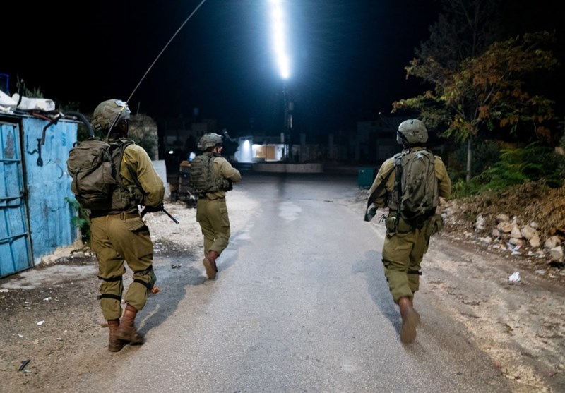 Israeli Forces Arrest 23 Palestinians in Overnight Raids across West Bank&apos;s Hebron