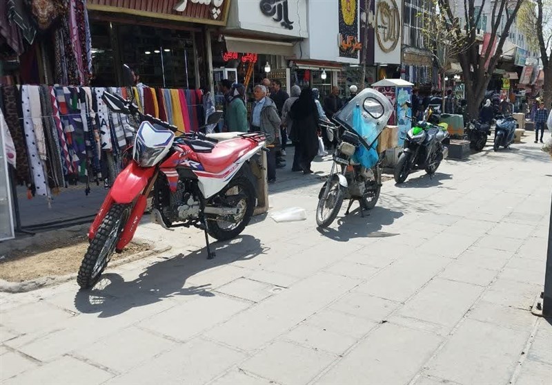 تداوم ورود موتورسیکلت‌‌ به داخل پیاده‌راه فردوسی سنندج ‌