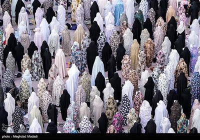 نماز عید سعید فطر در امامزاده پنج‌تن لویزان