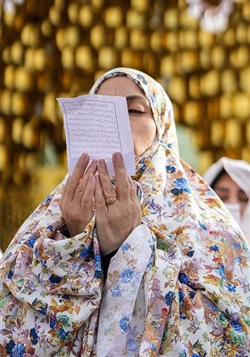 نماز عید سعید فطر در امامزاده پنج‌تن لویزان