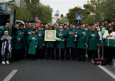 روایتی از حضور خادمان رضوی در مصلی امام خمینی (ره) تهران