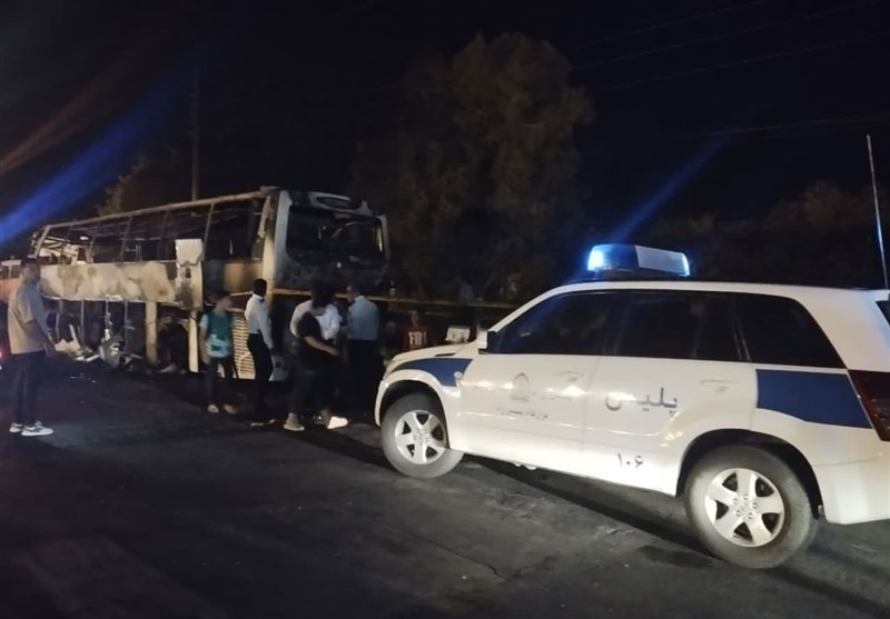 آتش گرفتن یک دستگاه اتوبوس مسافری در محور بوشهر