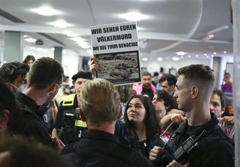 Berlin Police Disrupt Pro-Palestine Conference, Prevents Speakers from Entering Germany