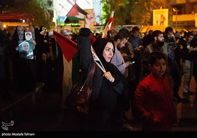 تجمع مردم تهران در حمایت از عملیات سپاه علیه رژیم صهیونیستی در میدان فلسطین