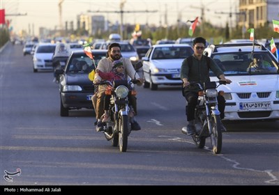 راهپیمایی خودرویی مردم قم در حمایت از عملیات سپاه علیه رژیم صهیونیستی