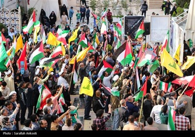 تجمع مردم کرمان در حمایت از عملیات سپاه علیه رژیم صهیونیستی در گلزار شهدای کرمان