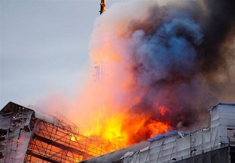 Fire Breaks Out at Copenhagen&apos;s Historic Stock Exchange, Spire Collapses