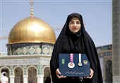 اهدای مدال طلای بانوی ورزشکار به موزه آستان قدس رضوی