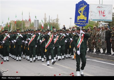 مراسم رژه روز ارتش در اصفهان