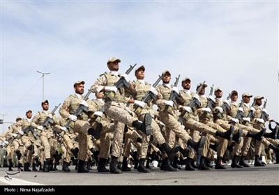 İran&apos;da ordu günü geçit töreni
