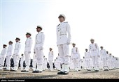 Проведение парад армейскими флотами Ирана в честь Дня армии