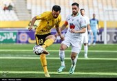 دیدار فوتبال تیم‌های سپاهان اصفهان و ذوب‌آهن اصفهان
